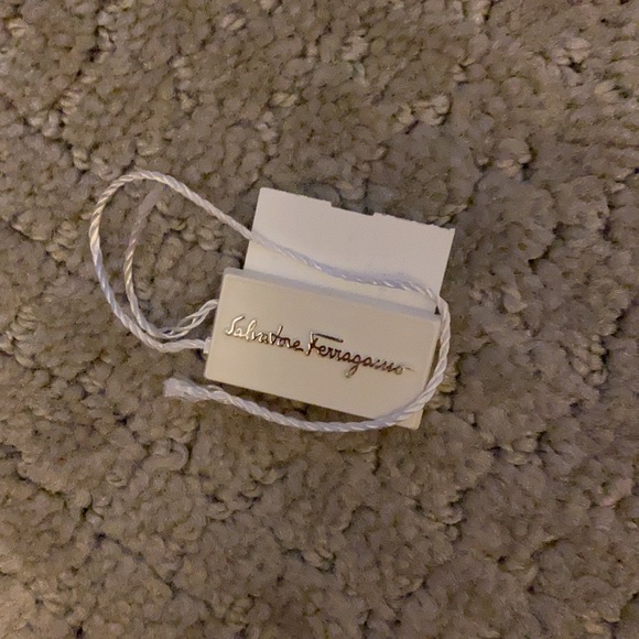 - Salvatore Ferragamo gold watch 39mm - Picture 7 of 7